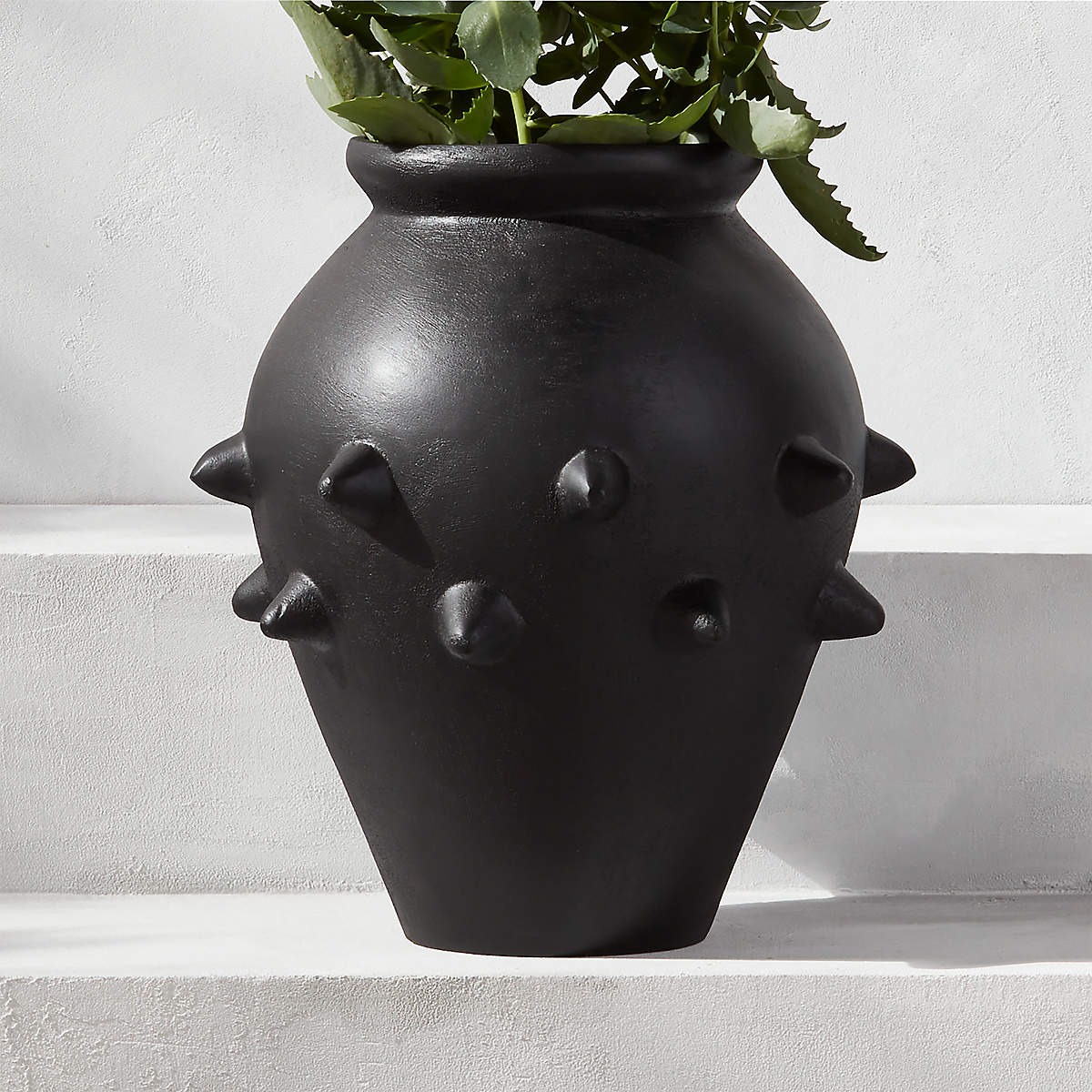 Mosi Black Cast Aluminum Outdoor Planter/Vase