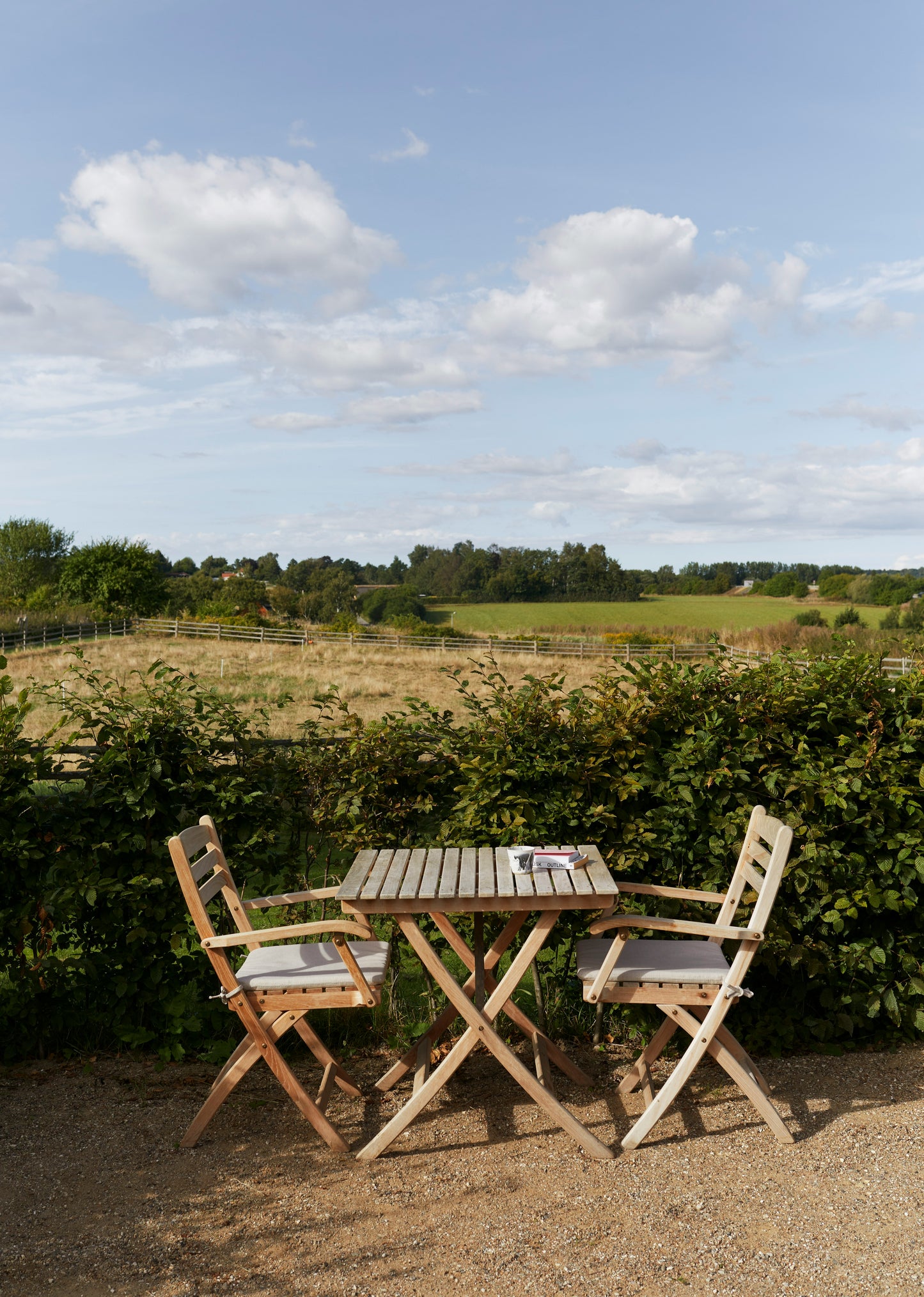 Selandia Dining Table