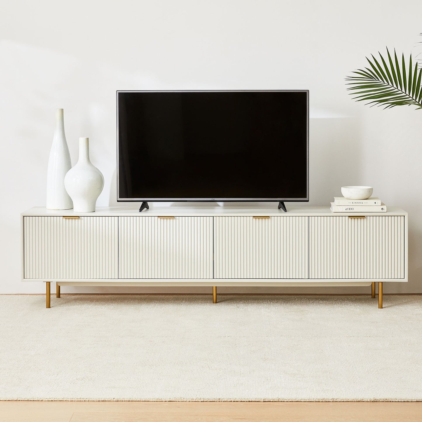 Quinn Media Console (80"–93")